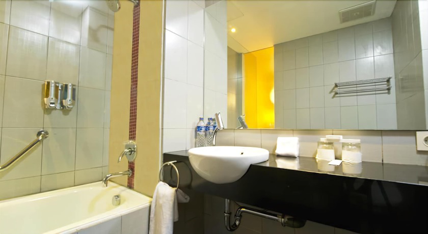 Imagen de la habitación del Hotel J Bandara Soekarno Hatta. Foto 13