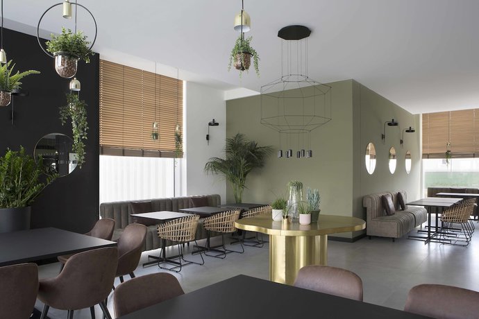 Imagen del bar/restaurante del Hotel J. Foto 5