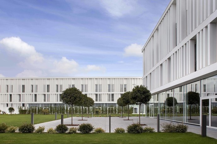 Imagen de los exteriores del Hotel J. Foto 15