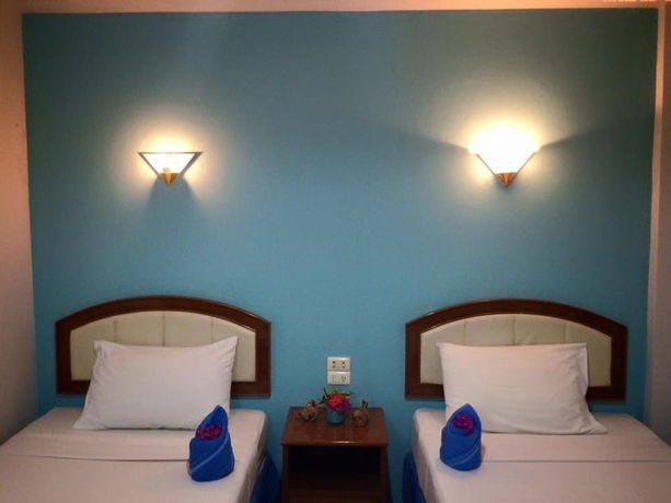 Imagen de los interiores del Hotel J Holiday Inn. Foto 14