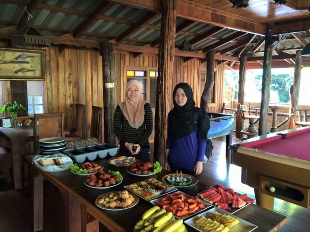 Imagen del bar/restaurante del Hotel J Holiday Inn. Foto 3