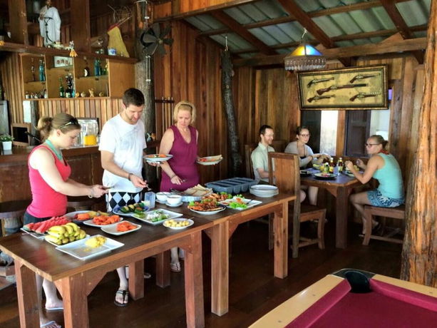 Imagen del bar/restaurante del Hotel J Holiday Inn. Foto 4