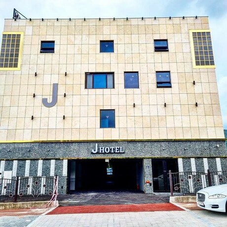 Imagen general del Hotel J Hotel. Foto 1