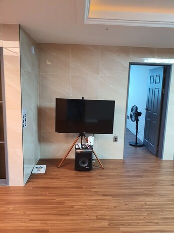 Imagen de la habitación del Hotel J Hotel. Foto 3