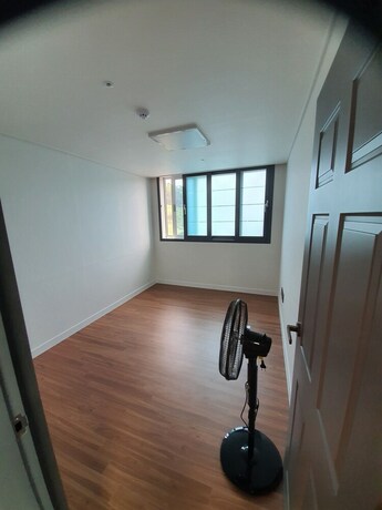 Imagen de la habitación del Hotel J Hotel. Foto 8