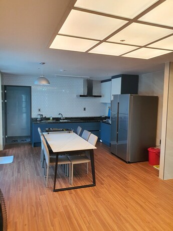 Imagen de la habitación del Hotel J Hotel. Foto 13