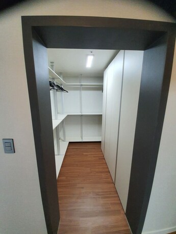 Imagen de la habitación del Hotel J Hotel. Foto 14