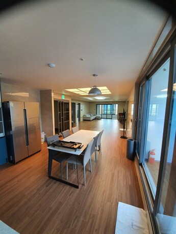 Imagen de la habitación del Hotel J Hotel. Foto 16