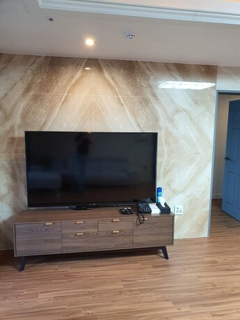 Imagen de la habitación del Hotel J Hotel. Foto 20