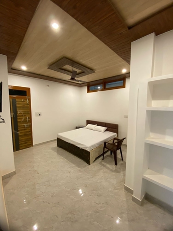 Imagen de la habitación del Hotel J K Palace. Foto 2