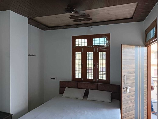 Imagen de la habitación del Hotel J K Palace. Foto 4