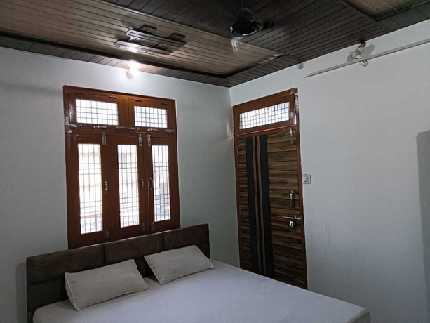 Imagen de la habitación del Hotel J K Palace. Foto 5