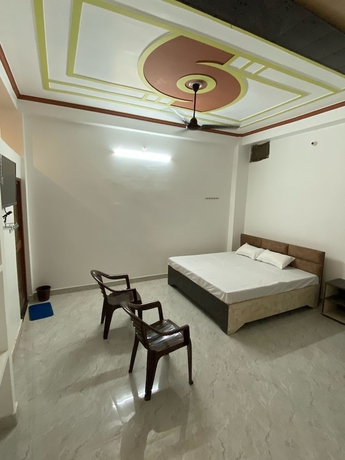 Imagen de la habitación del Hotel J K Palace. Foto 7