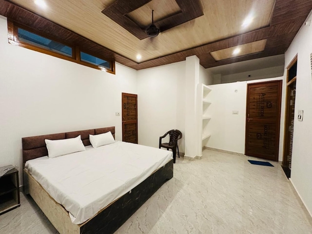 Imagen de la habitación del Hotel J K Palace. Foto 9