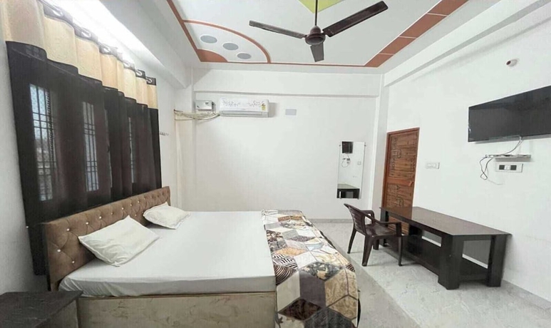 Imagen de la habitación del Hotel J K Palace. Foto 11