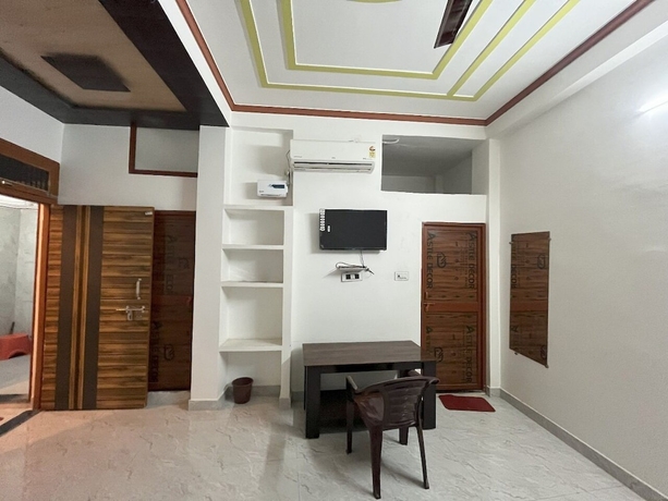 Imagen de la habitación del Hotel J K Palace. Foto 12