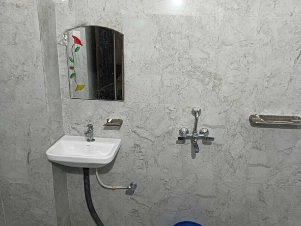 Imagen de la habitación del Hotel J K Palace. Foto 15