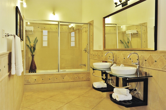 Imagen de la habitación del Hotel J Negombo. Foto 4