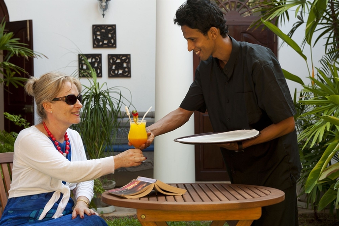 Imagen del bar/restaurante del Hotel J Negombo. Foto 3