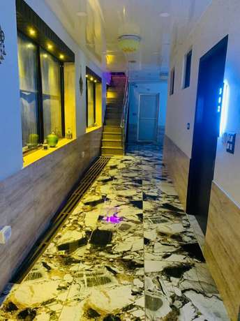 Imagen de la habitación del Hotel J P Regency. Foto 17