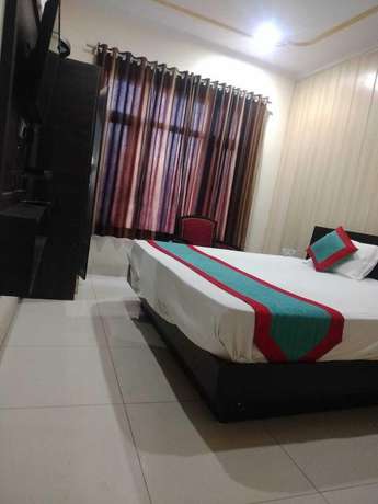 Imagen de la habitación del Hotel J P Regency. Foto 20