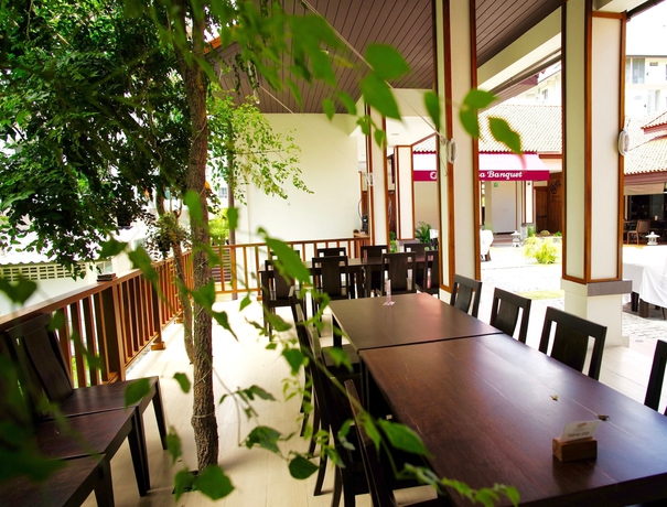 Imagen del bar/restaurante del Hotel J Park. Foto 3