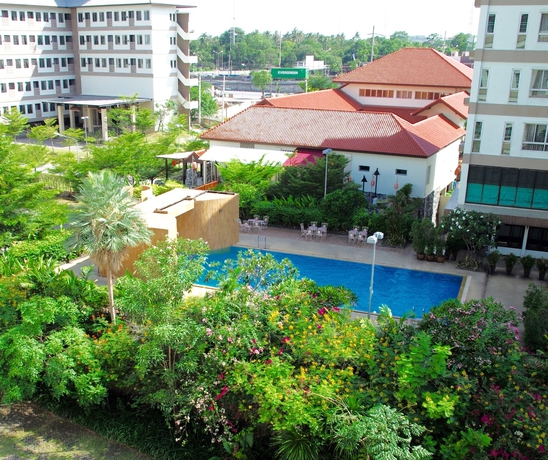 Imagen de la piscina del Hotel J Park. Foto 19