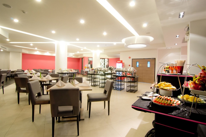 Imagen del bar/restaurante del Hotel J Residence. Foto 2