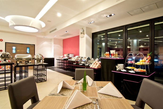 Imagen del bar/restaurante del Hotel J Residence. Foto 3