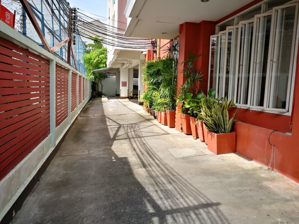 Imagen de los exteriores del Hotel J. Residence. Foto 12