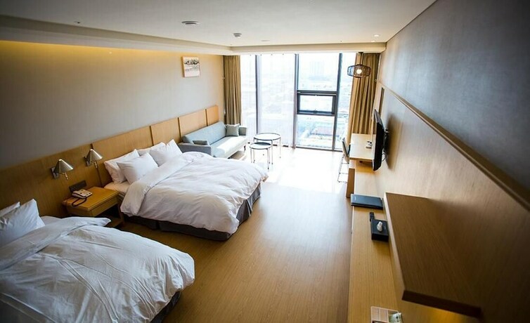 Imagen de la habitación del Hotel J Square. Foto 15