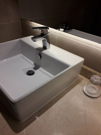 Imagen de la habitación del Hotel J Square. Foto 17