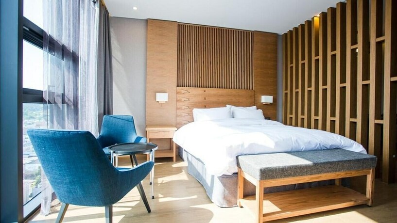 Imagen de la habitación del Hotel J Square. Foto 20