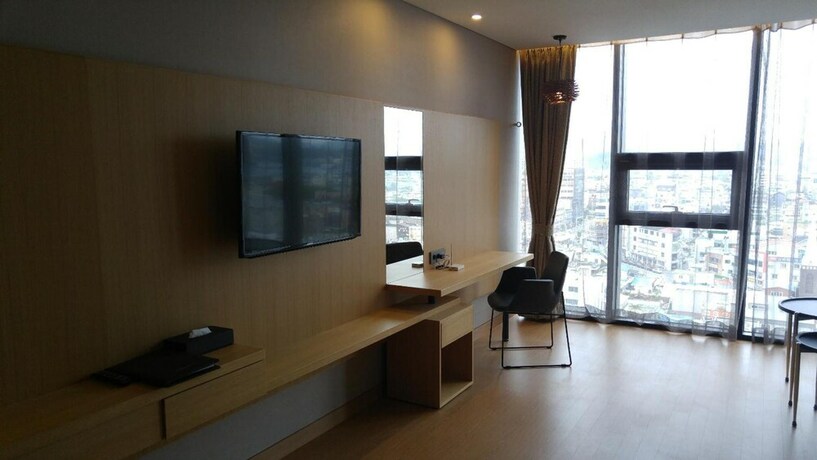 Imagen de la habitación del Hotel J Square. Foto 21