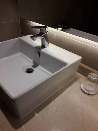 Imagen de la habitación del Hotel J Square. Foto 25