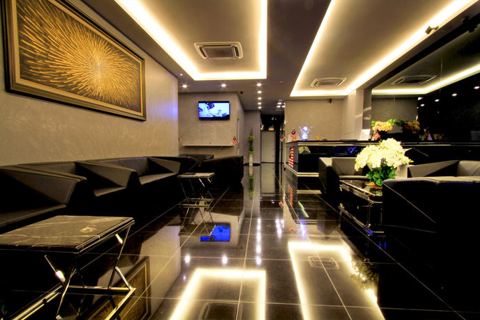 Imagen de la habitación del Hotel J Suites. Foto 9