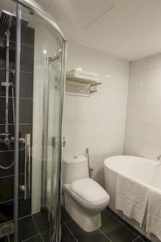 Imagen de la habitación del Hotel J Suites. Foto 12