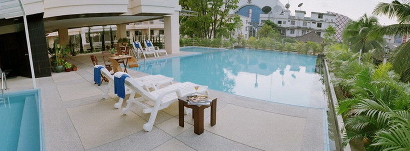 Imagen de la piscina del Hotel J - Town Serviced Apartments. Foto 14