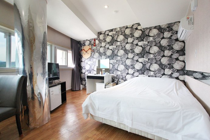 Imagen de la habitación del Hotel J hotel. Foto 2