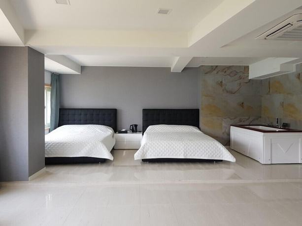 Imagen de la habitación del Hotel J hotel. Foto 3