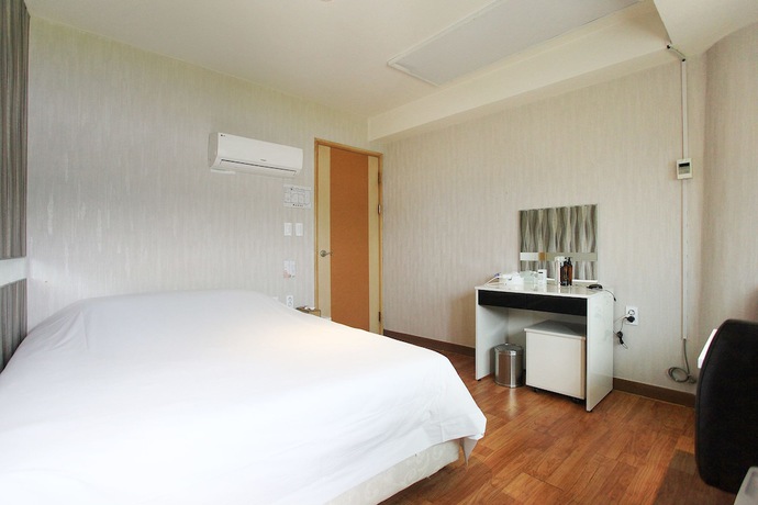 Imagen de la habitación del Hotel J hotel. Foto 4