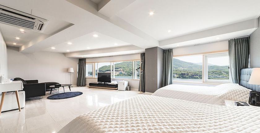 Imagen de la habitación del Hotel J hotel. Foto 5