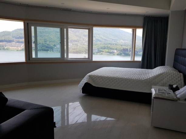 Imagen de la habitación del Hotel J hotel. Foto 9