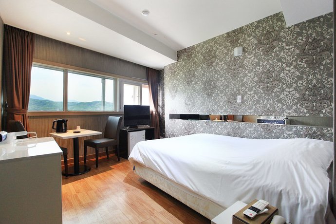 Imagen de la habitación del Hotel J hotel. Foto 10