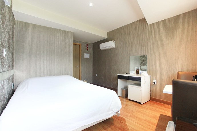 Imagen de la habitación del Hotel J hotel. Foto 11