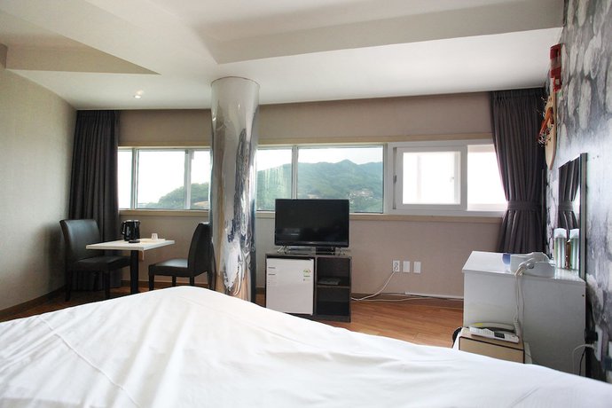 Imagen de la habitación del Hotel J hotel. Foto 12