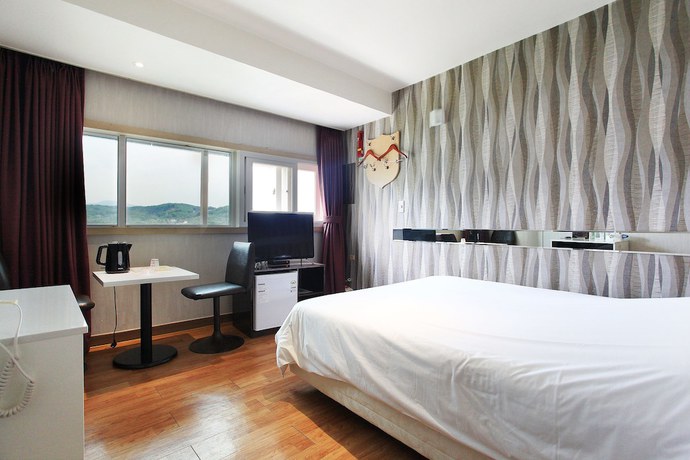 Imagen de la habitación del Hotel J hotel. Foto 13