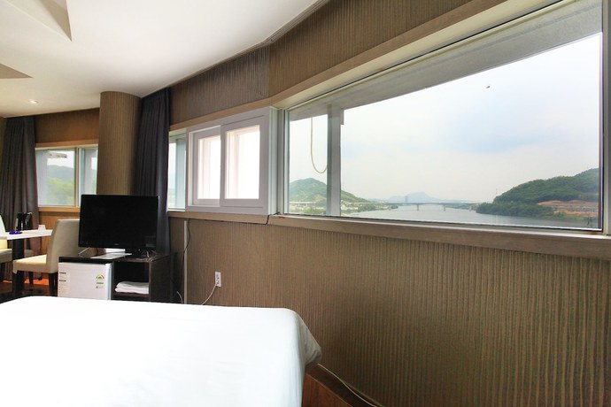 Imagen de la habitación del Hotel J hotel. Foto 16