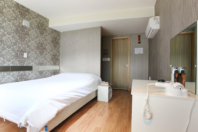 Imagen de la habitación del Hotel J hotel. Foto 18