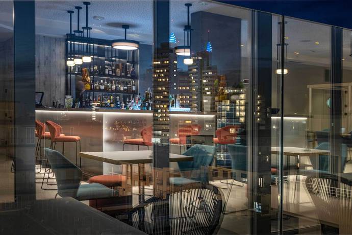 Imagen de la habitación del Hotel J44 Lifestyle hotel. Foto 4